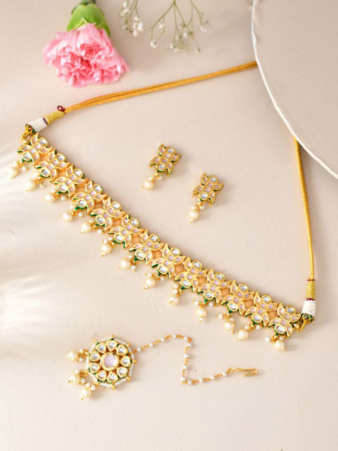 

DASTOOR Gold-Plated Kundan-Studded & Beaded Necklace and Earrings With Maang Tika