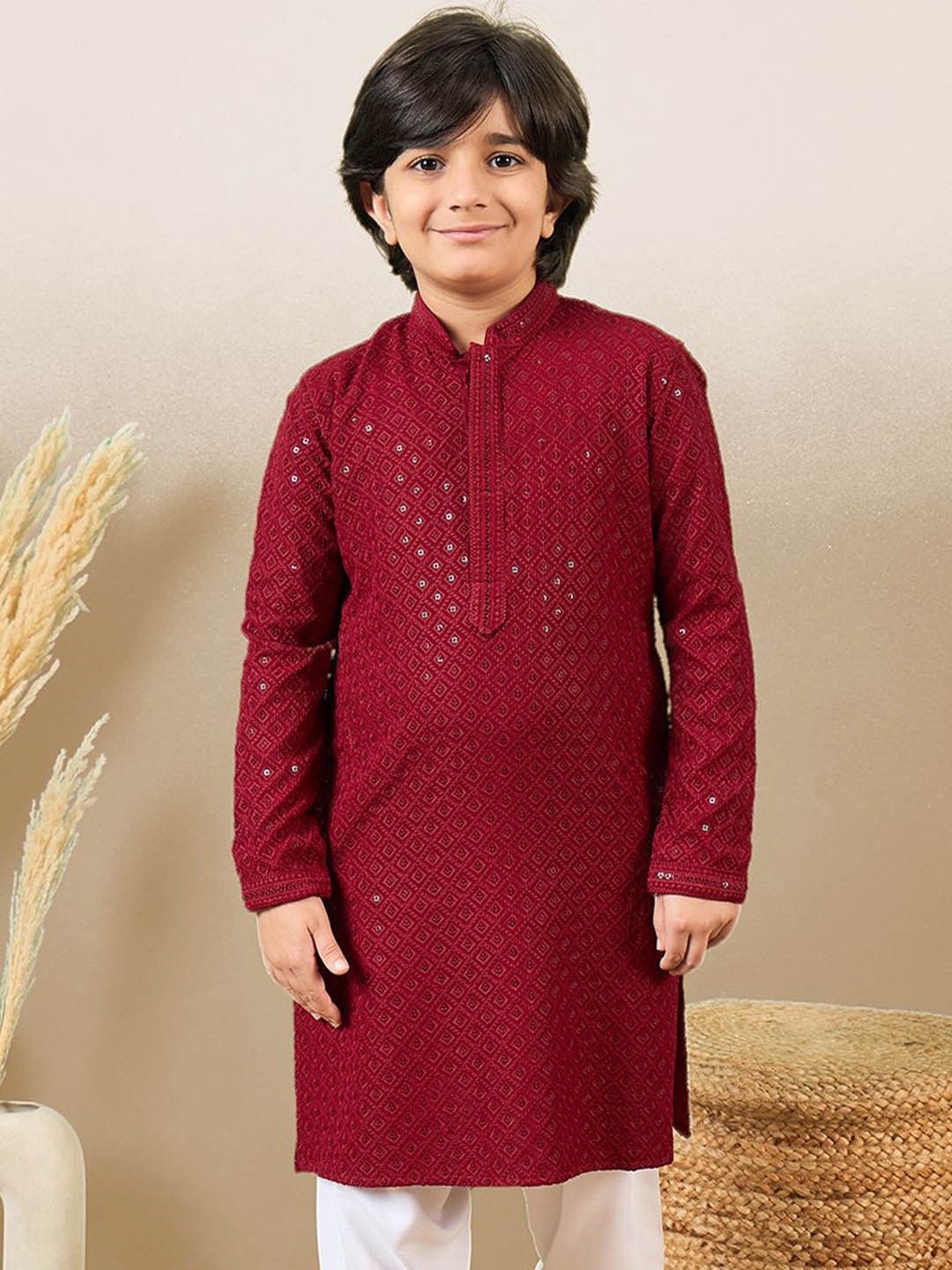 

YK Boys Cotton Sequinned Embroidered Chikankari Kurta, Maroon