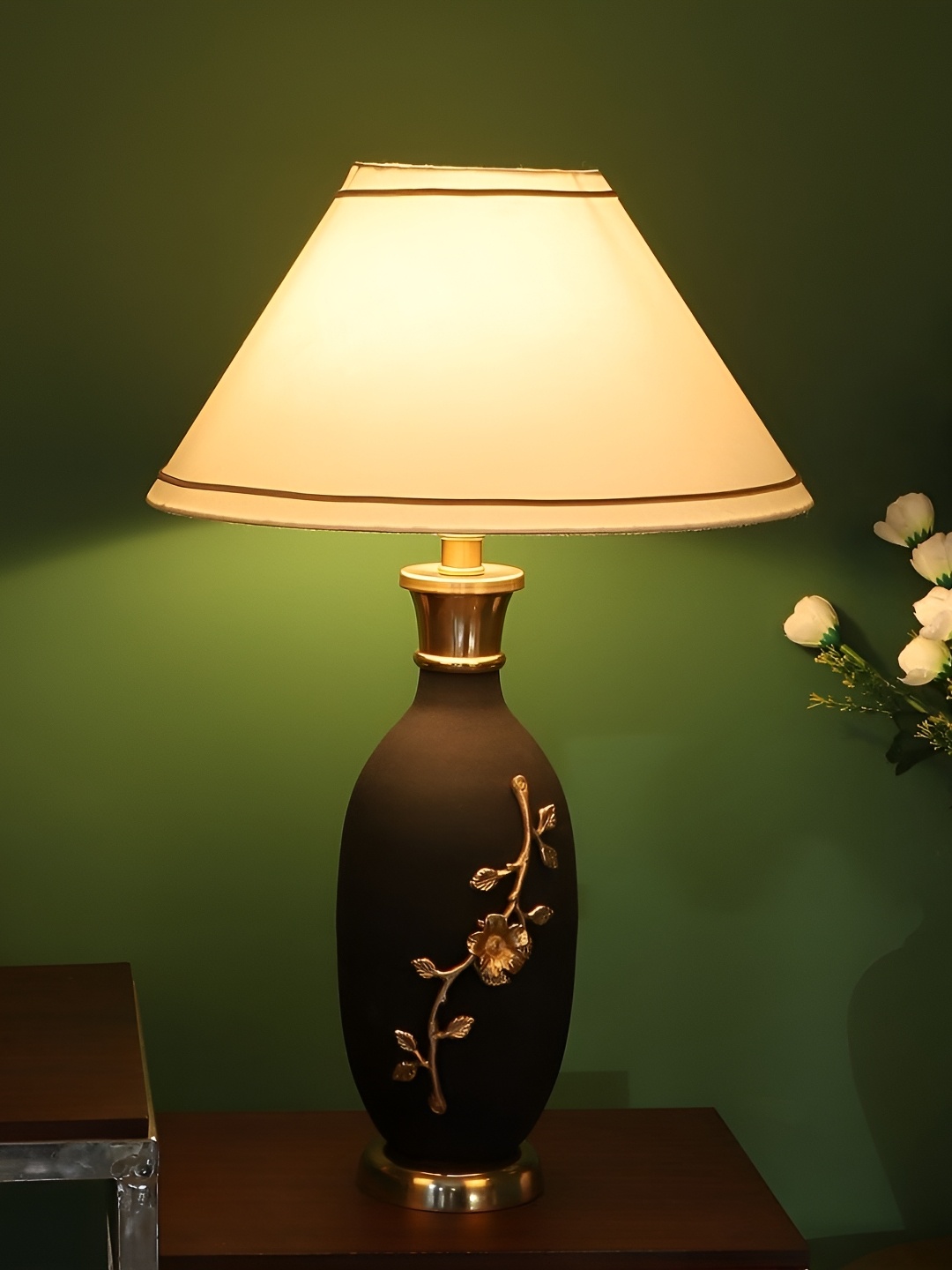 

pristine interiors White Metal Contemporary Cylindrical Shaped Table Lamp