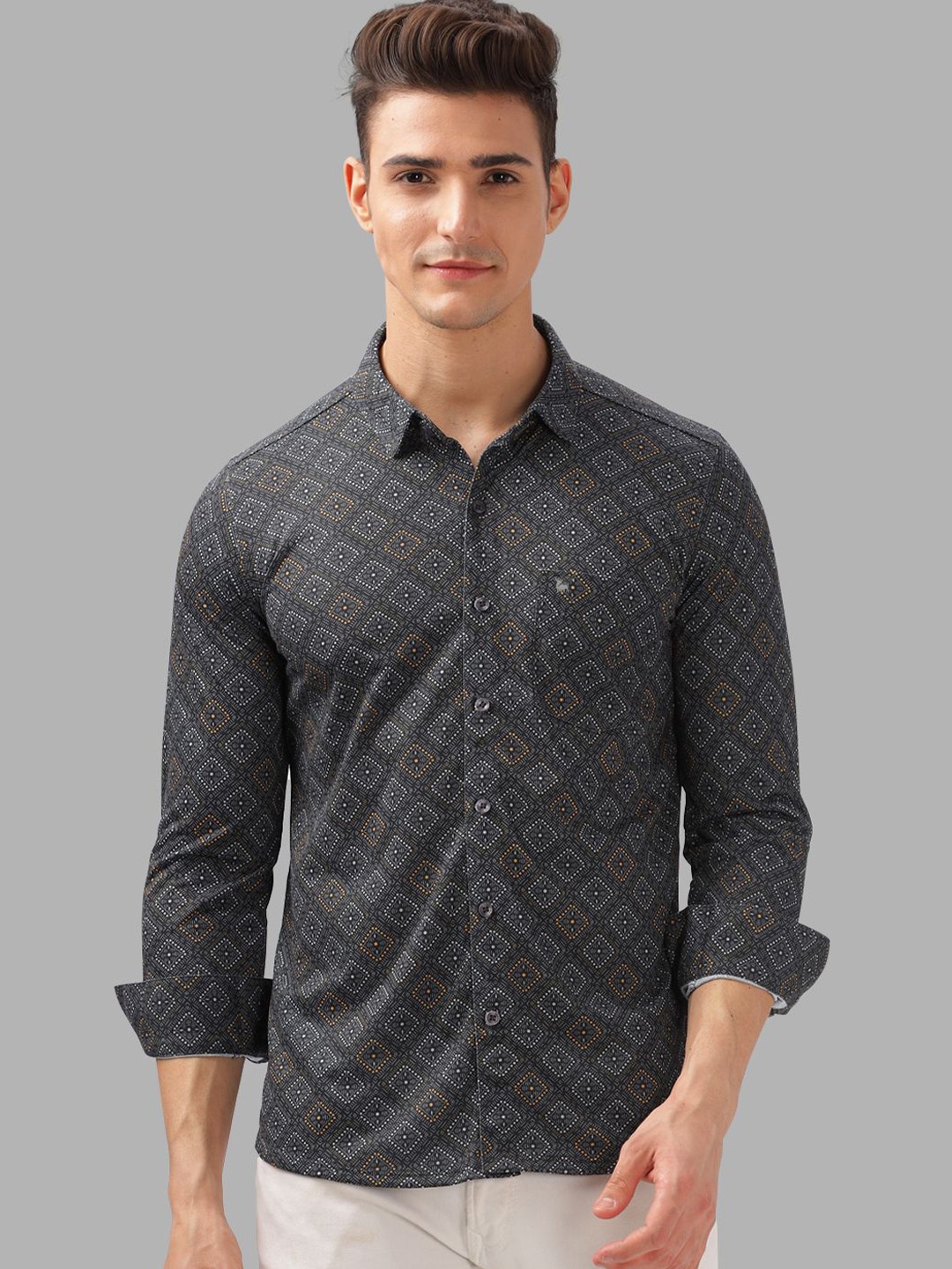 

BULLMER Men Geometric Printed Spread Collar Casual Shirt, Black