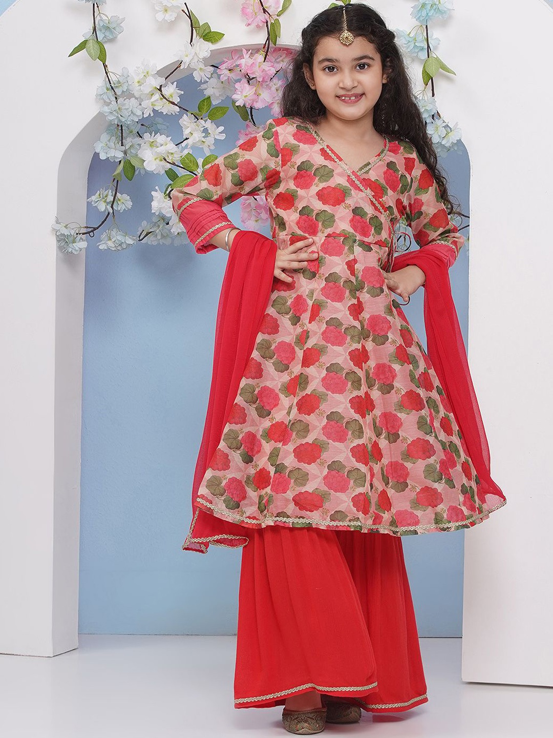 

Bitiya by Bhama Girls Floral Printed V-Neck Anarkali Kurta with Sharara & Dupatta, Red