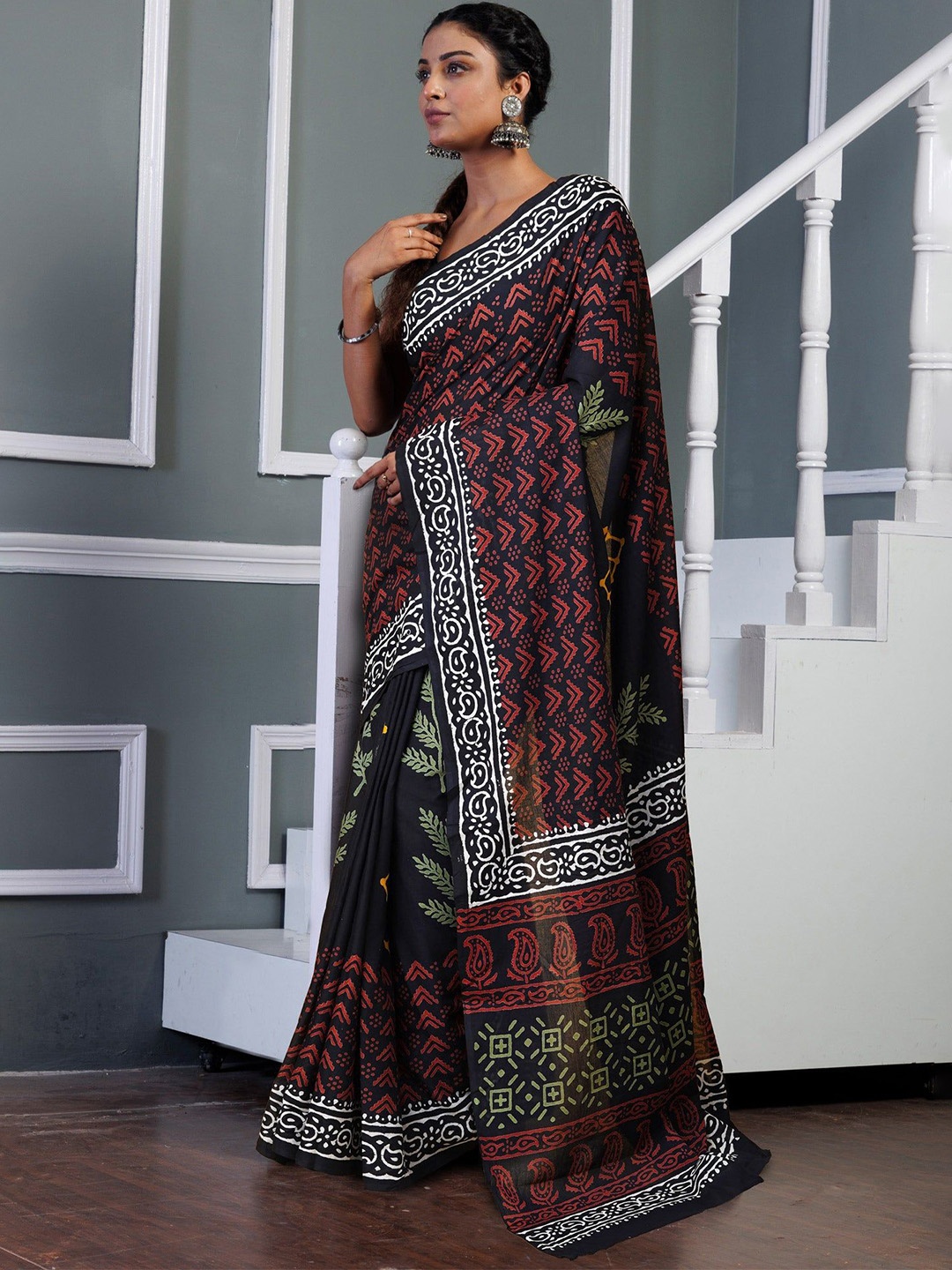 

Unnati Silks Ethnic Motifs Pure Cotton Handloom Block Print Saree, Black