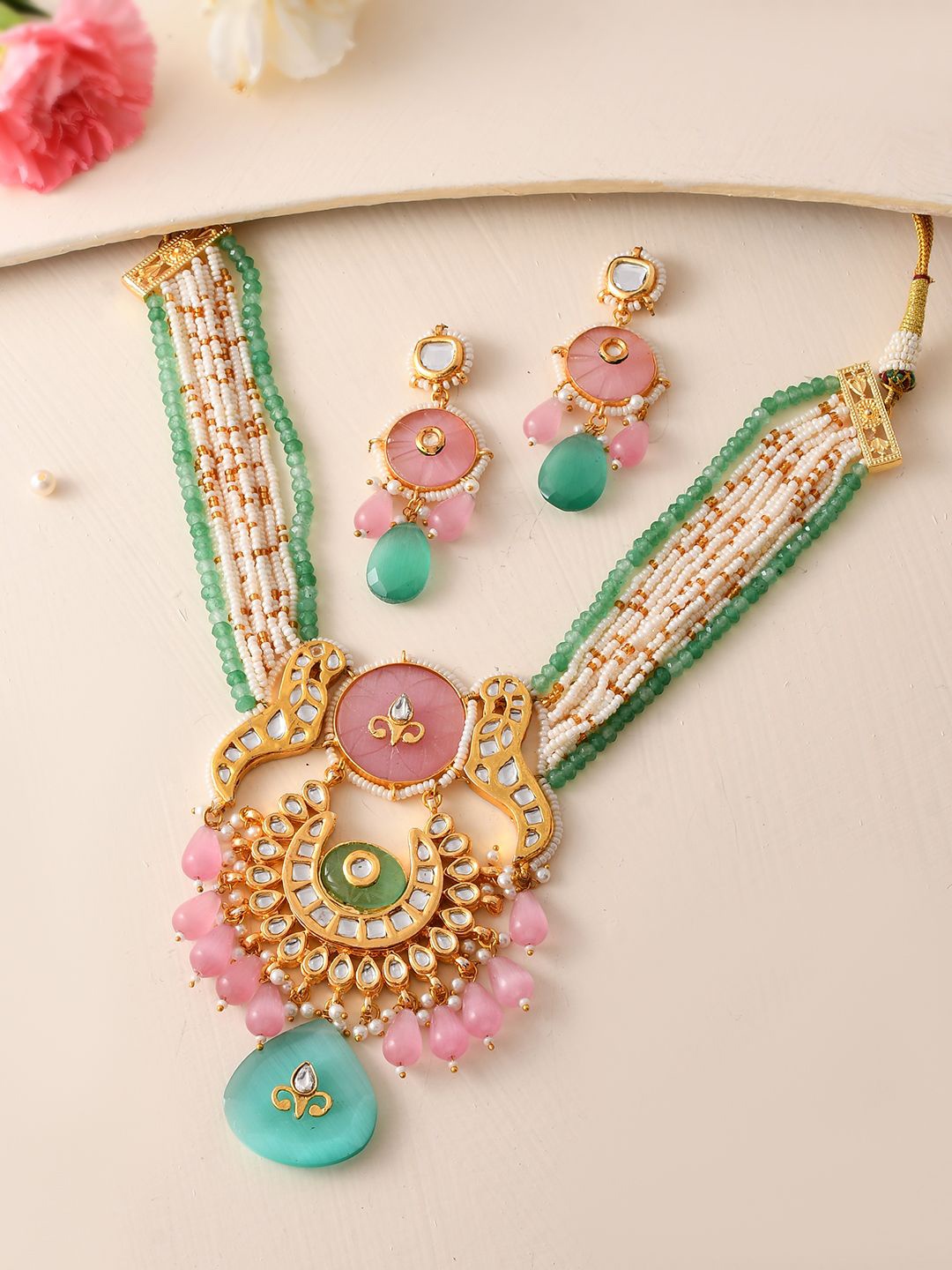 

DASTOOR Gold-Plated Kundan Studded & Beaded Jewellery Set