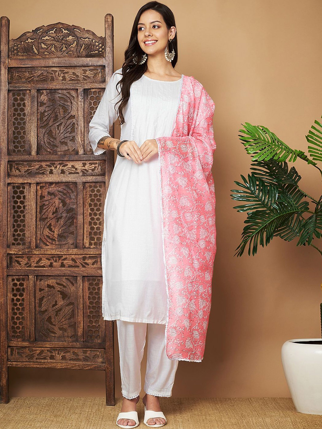 

HETVI CREATION Striped Round Neck Straight Kurta With Trousers & Dupatta, White