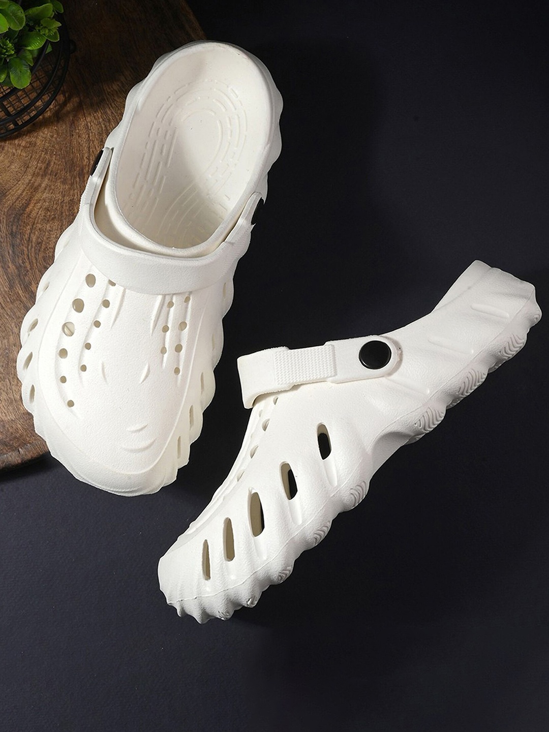 

Smoothlite Men Croslite Clogs, White