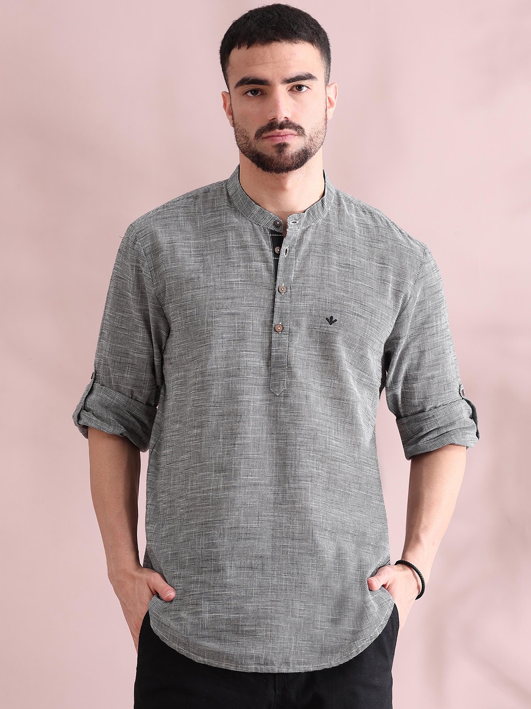 

FILORI Geometric Woven Design Mandarin Collar Roll-Up Sleeves Pure Cotton Short Kurta, Grey