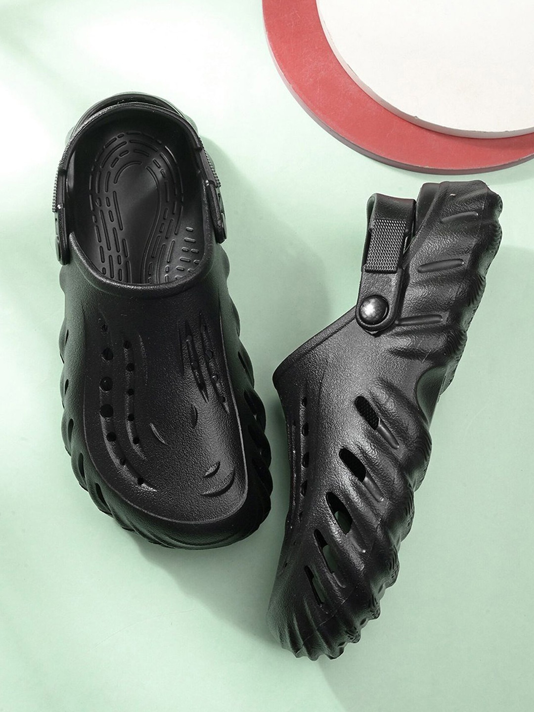

Smoothlite Men Lightweight Croslite Clogs, Black