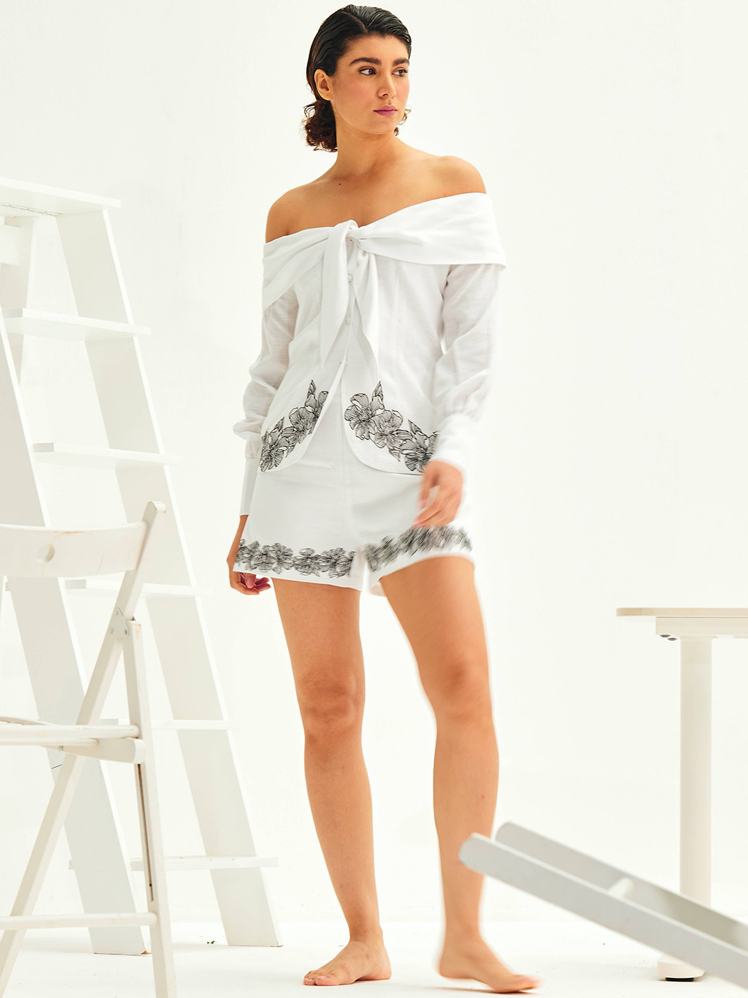 

ASHITA FERNANDES Women Floral Printed Regular Fit Mid-Rise Shorts, White