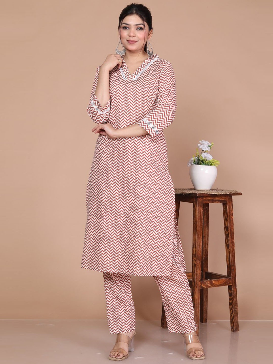 

ANTU KURTIES Abstract Printed V-Neck Pure Cotton Straight Kurta With Trousers, Pink