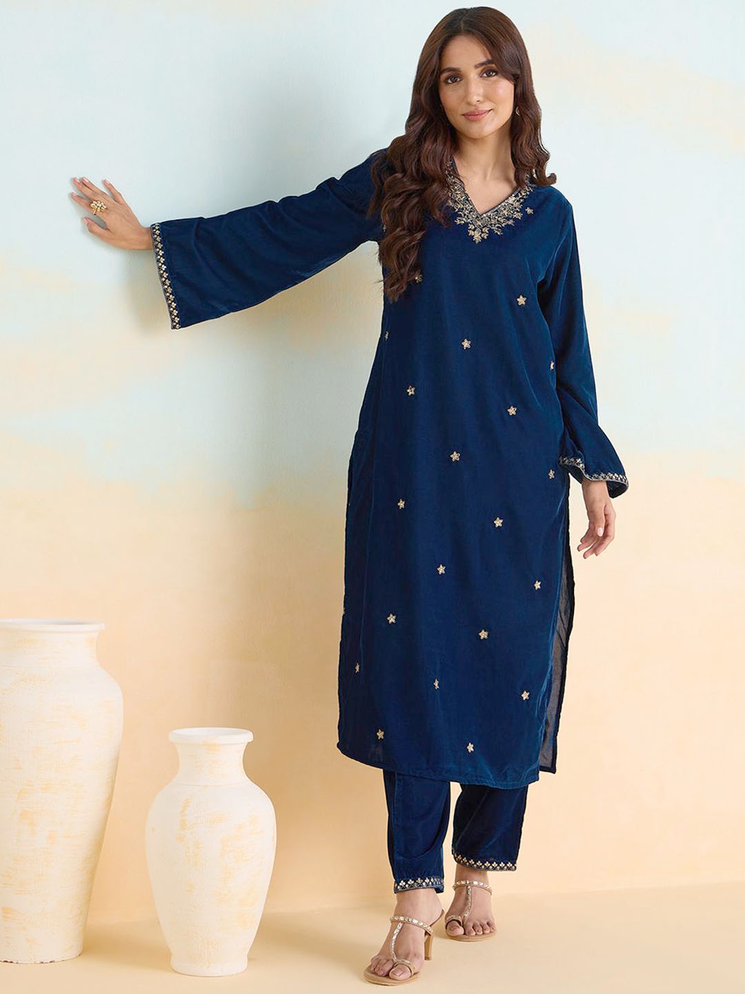 

Likha Floral Embroidered Thread Work Straight Velvet Kurta with Pyjamas, Blue