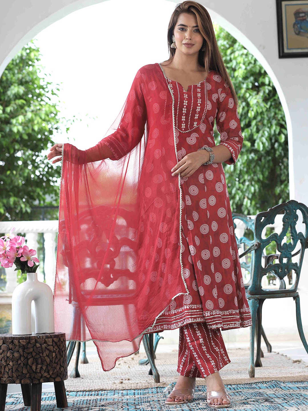 

SINGNI Women Ethnic Motifs Regular Kurta with Trousers & With Dupatta, Red