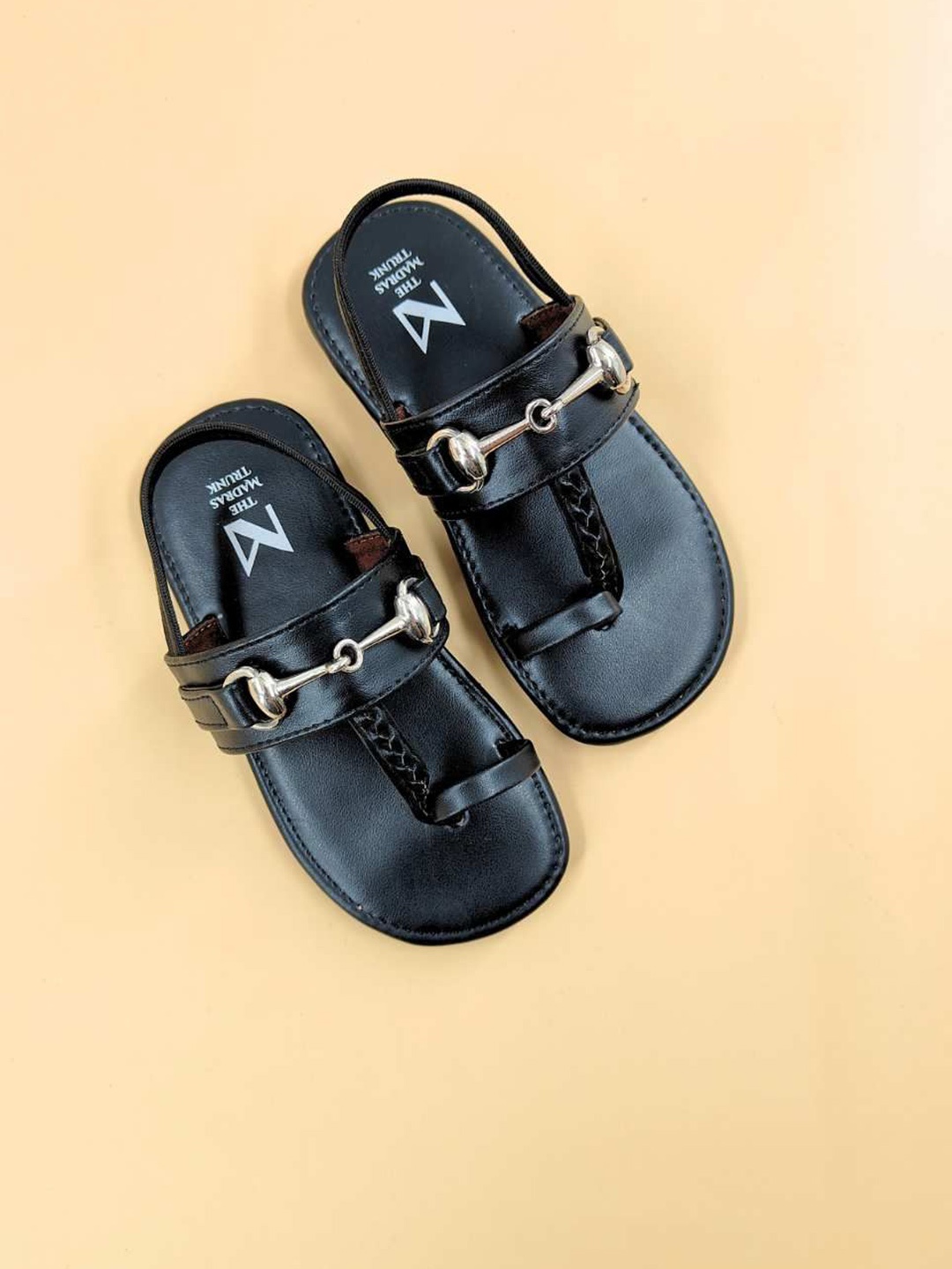 

THE MADRAS TRUNK Kids Open Toe Flats With Backstrap, Black