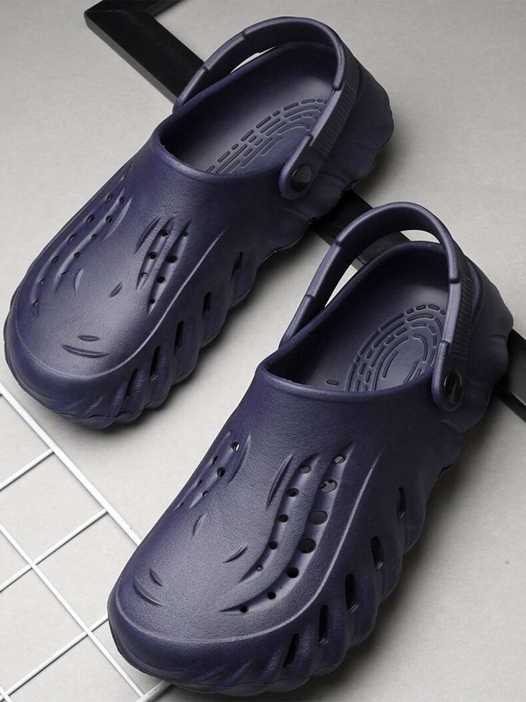 

Smoothlite Men Croslite Clogs, Navy blue