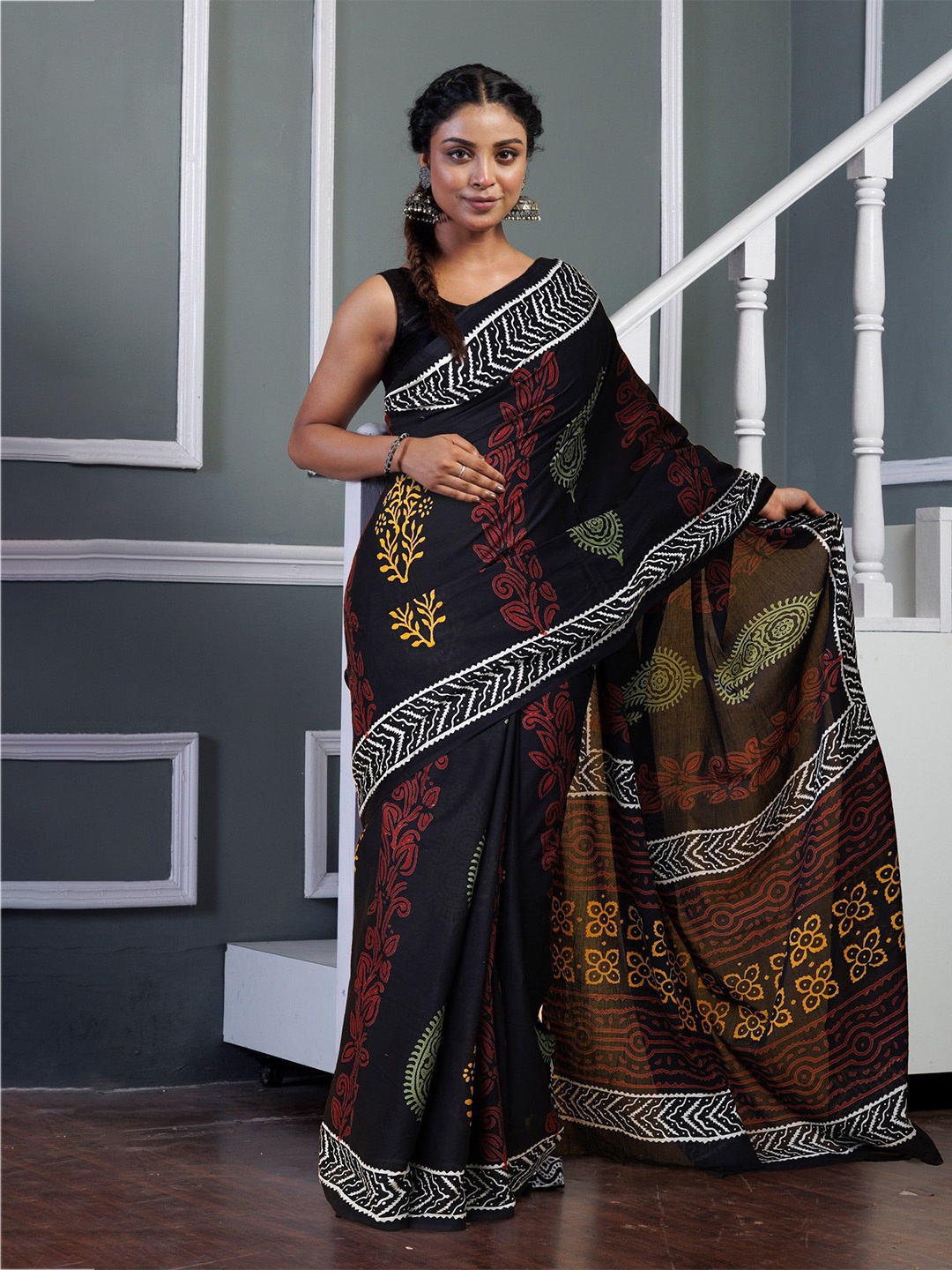 

Unnati Silks Ethnic Motifs Printed Pure Cotton Block Print Saree, Black