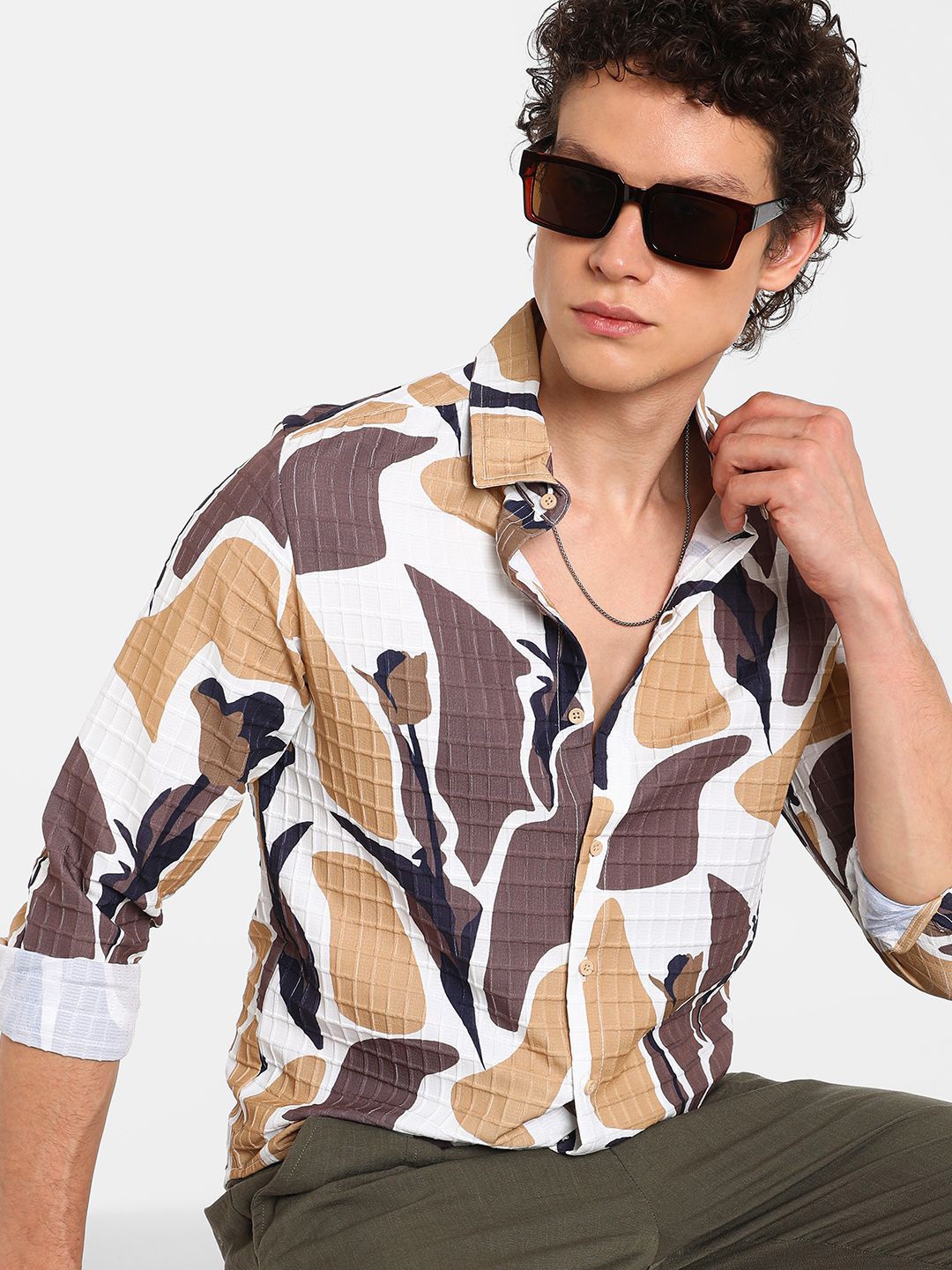 

Campus Sutra Men Comfort Spread Collar Abstract Printed Casual Shirt, White