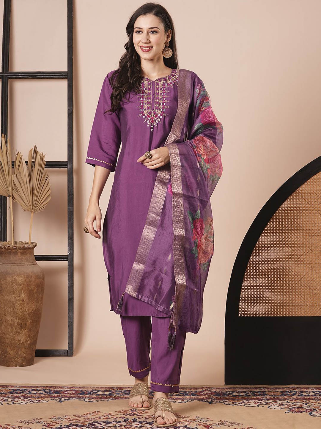 

KAYOMMI Women Floral Embroidered Kurta with Trousers & Dupatta, Purple