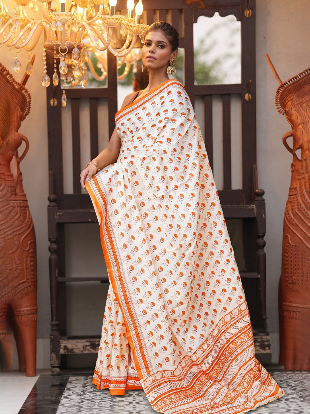 

Unnati Silks Floral Pure Cotton Handloom Block Print Saree, White