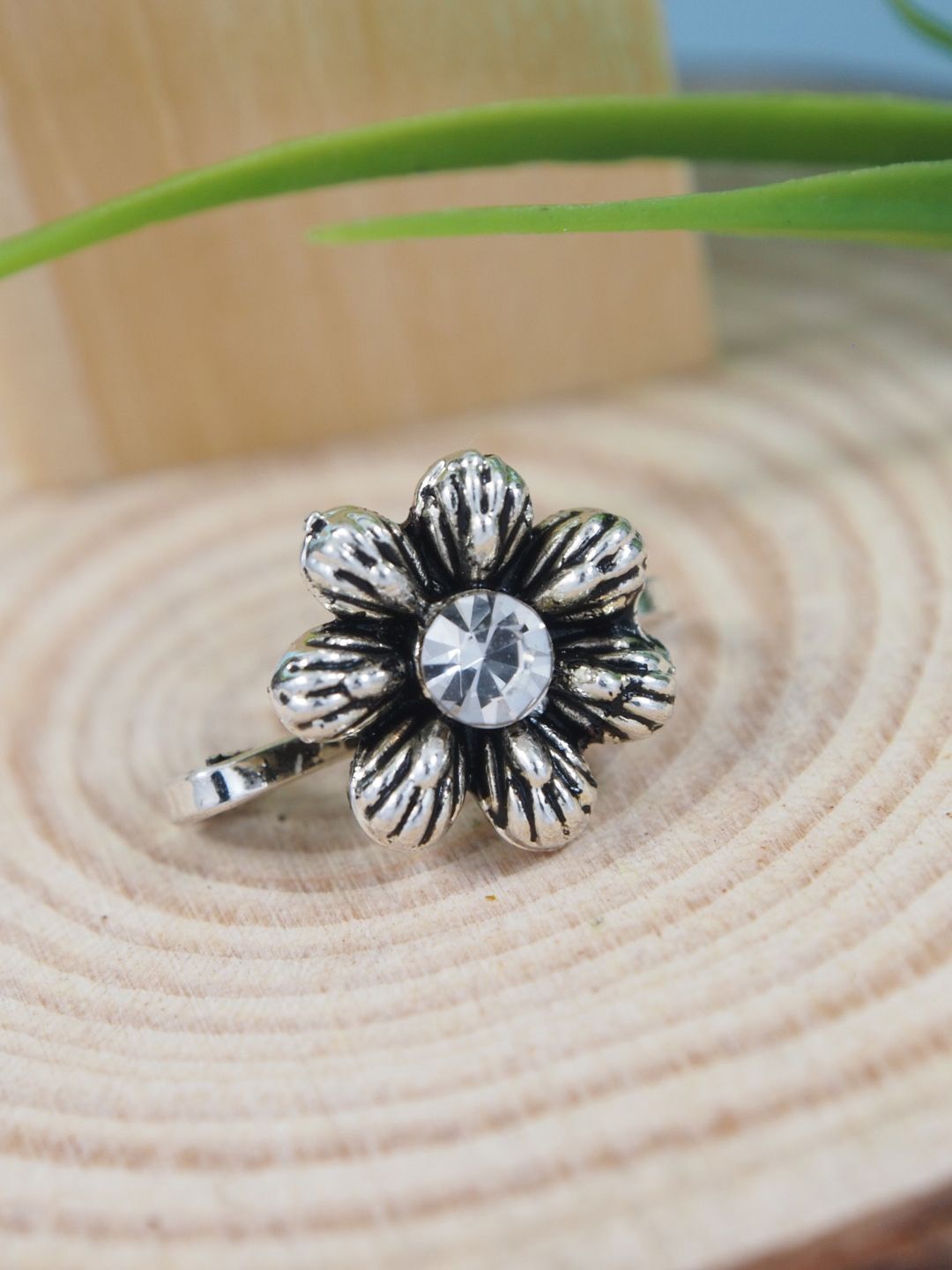 

I Jewels Silver-Plated Floral Shaped Clip On Non Piercing Pressing Nosepin
