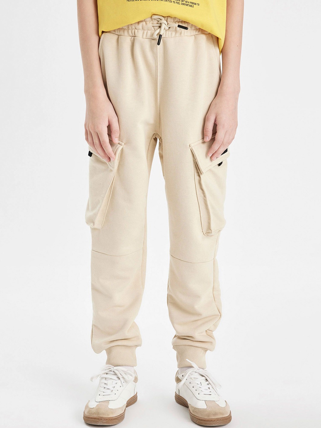 

DeFacto Boys Solid Cotton Regular Trousers, Na