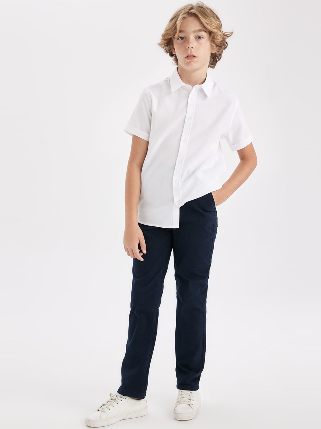 

DeFacto Boys Solid Mid-Rise Formal Trousers, Navy blue