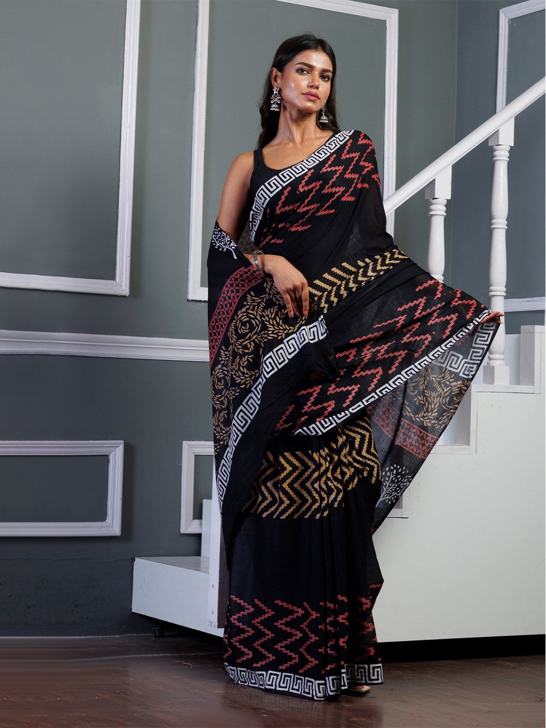 

Unnati Silks Ethnic Motifs Pure Cotton Handloom Block Print Saree, Black