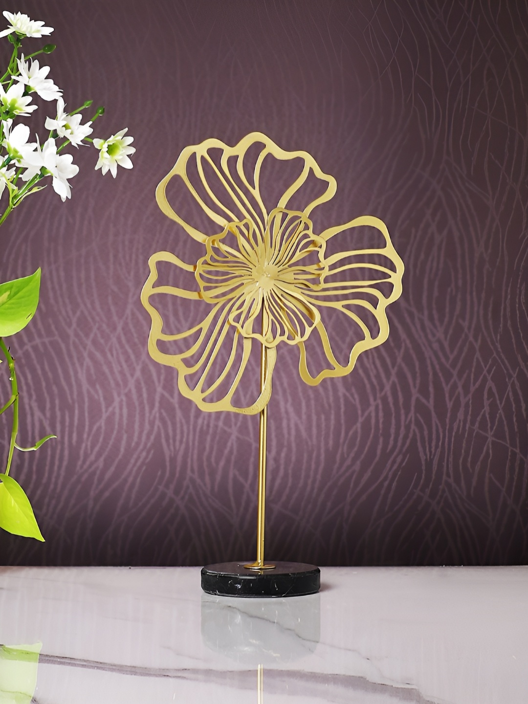 

TAYHAA Gold-Toned Metal Flower Showpiece