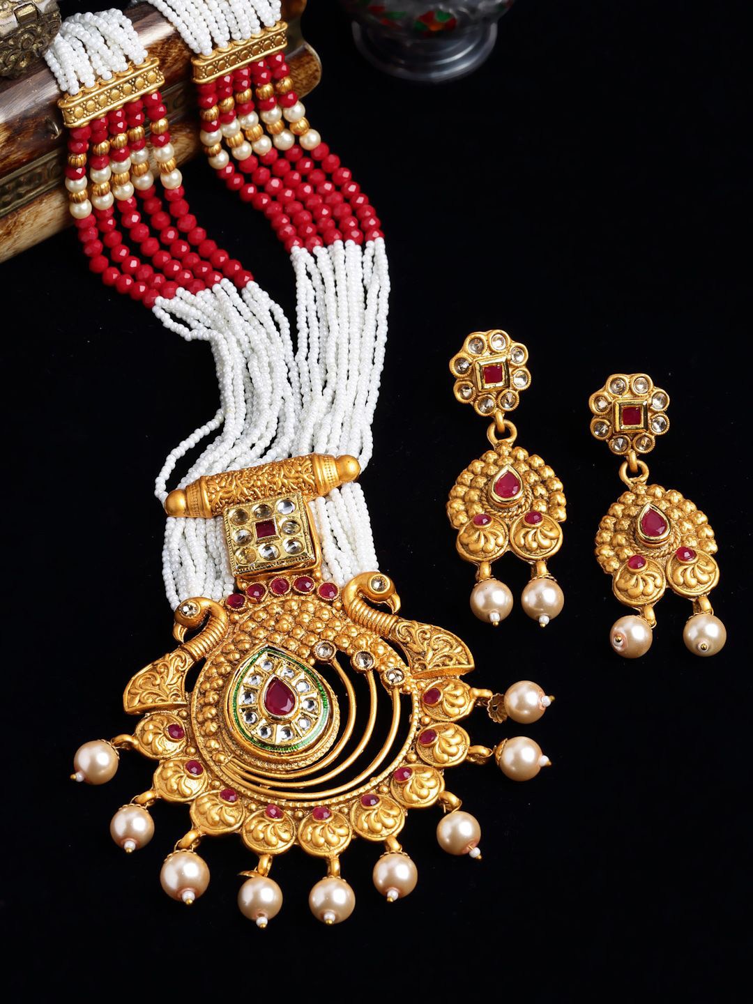

Anouk Red Gold Plated Kundan Studded & Beaded Jewellery Set