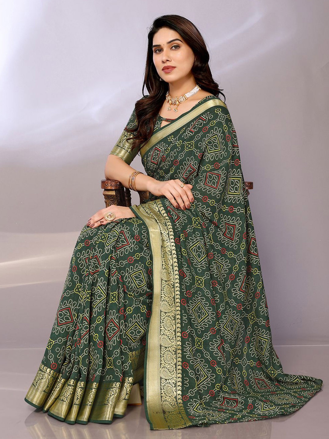 

FABMORA Bandhani Printed Woven Design Zari Saree, Green