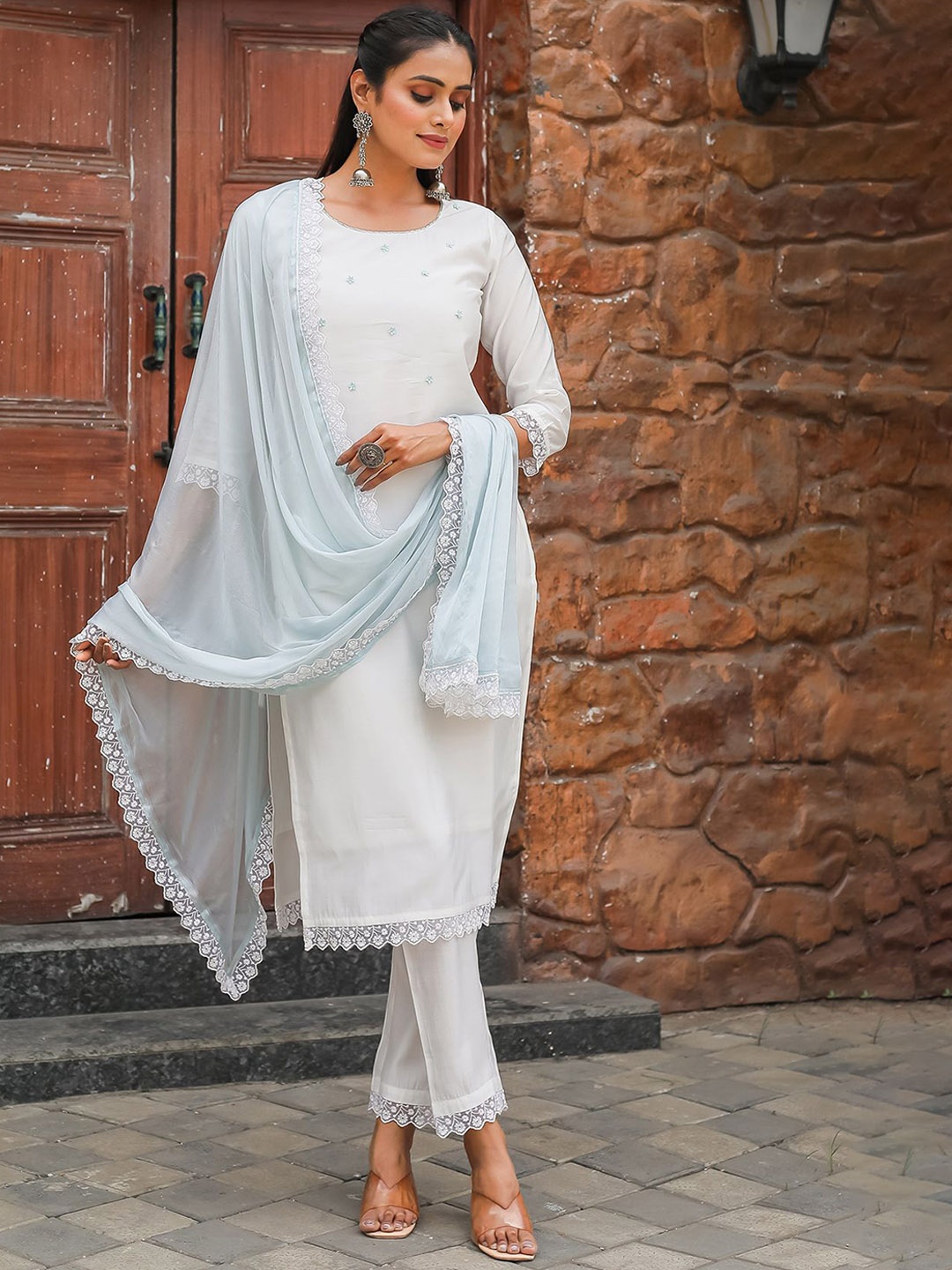 

Roly Poly Women Floral Embroidered Regular Thread Work Kurta with Trousers & With Dupatta, White