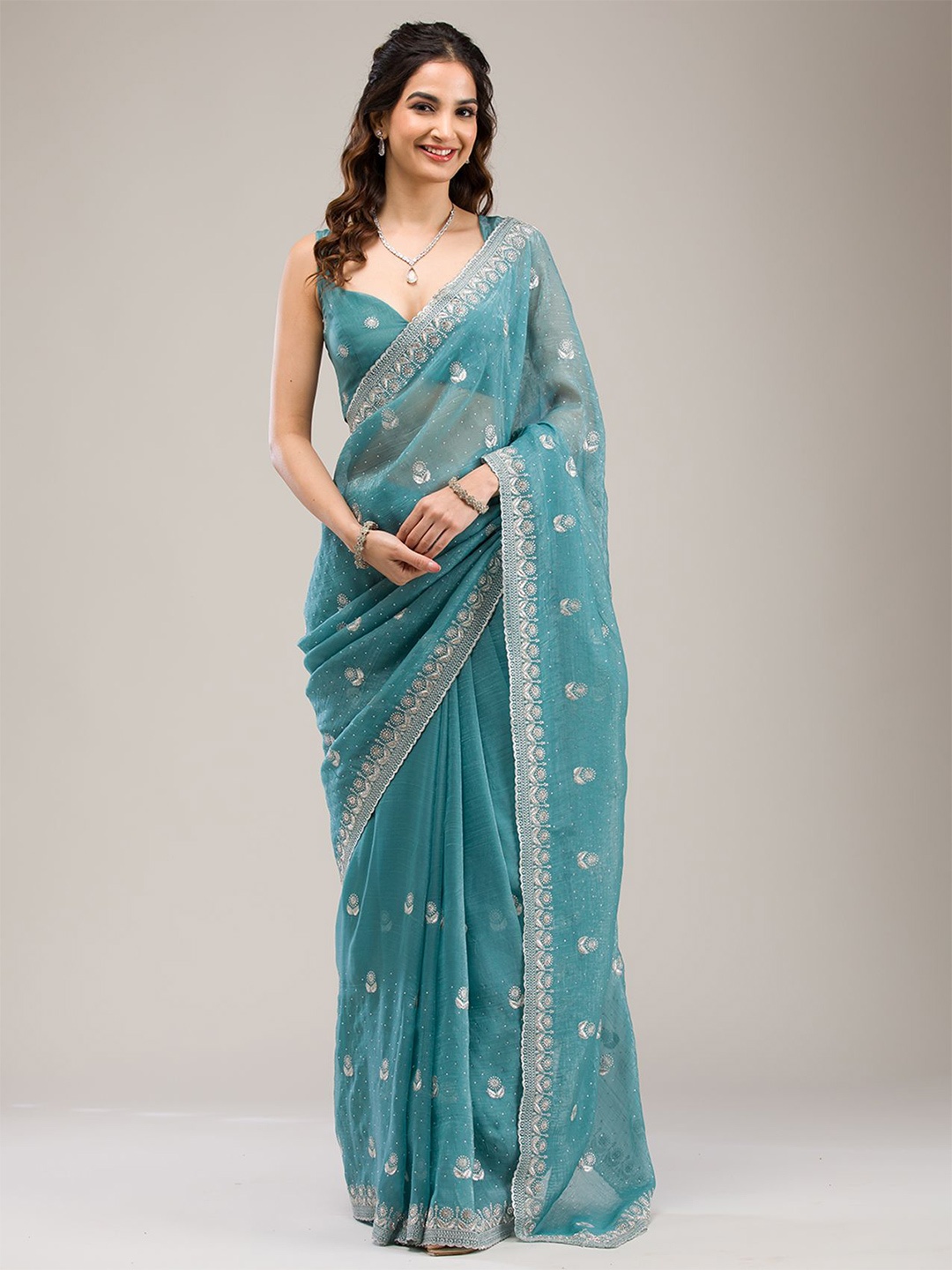 

Koskii Embroidered Zari Tissue Saree, Green