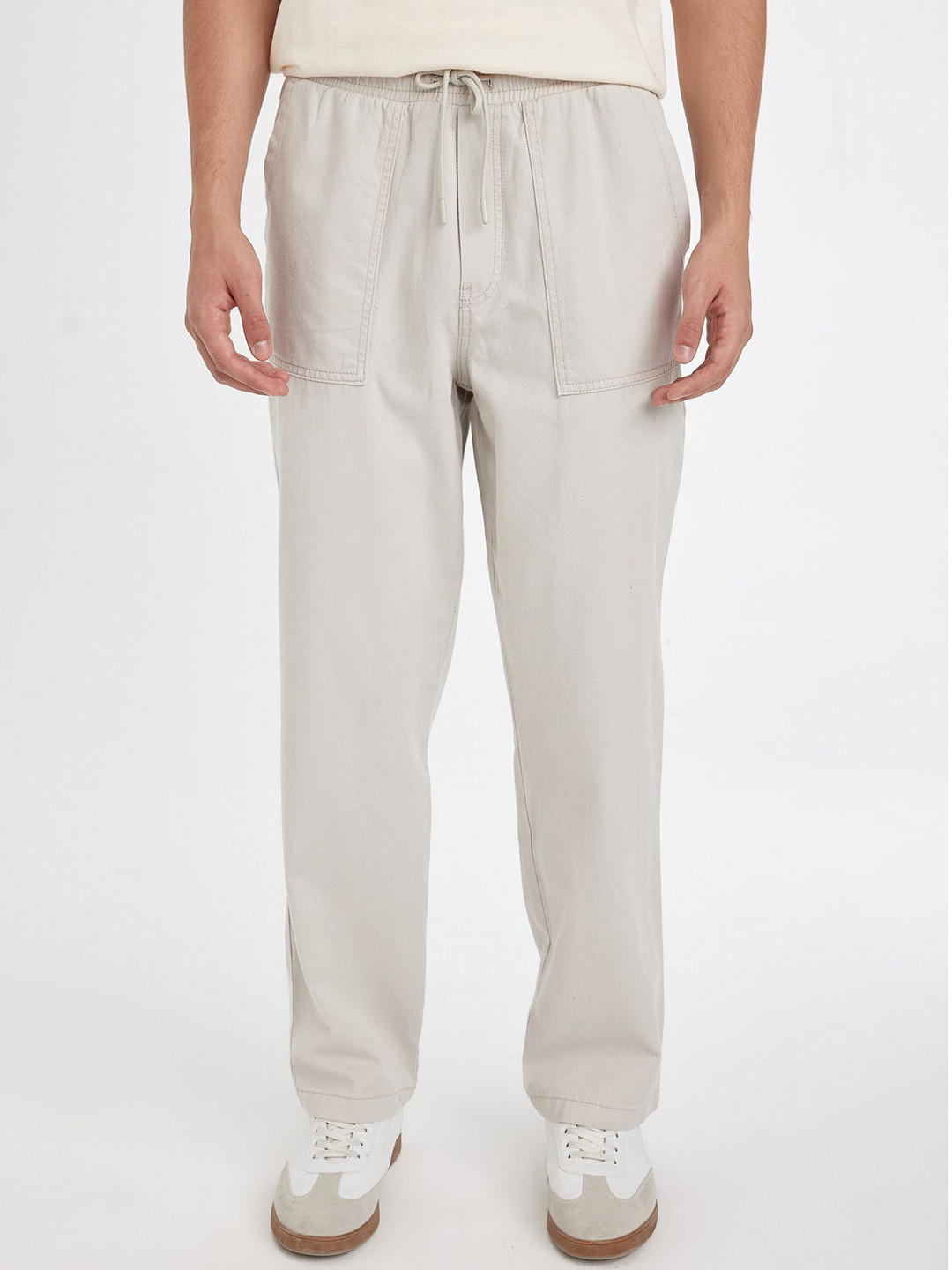 

DeFacto Men Solid Regular Fit Cotton Trousers, White