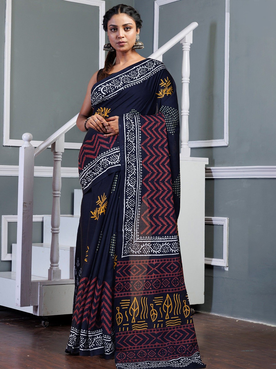 

Unnati Silks Ethnic Motifs Pure Cotton Handloom Block Print Saree, Black