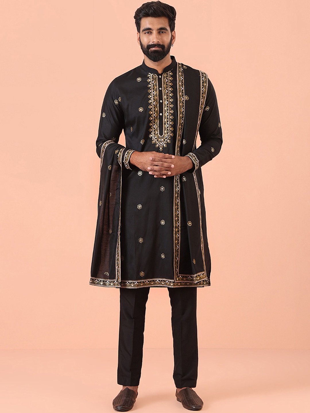 

KISAH Ethnic Motifs Thread Work Straight Kurta with Trousers & Dupatta, Black