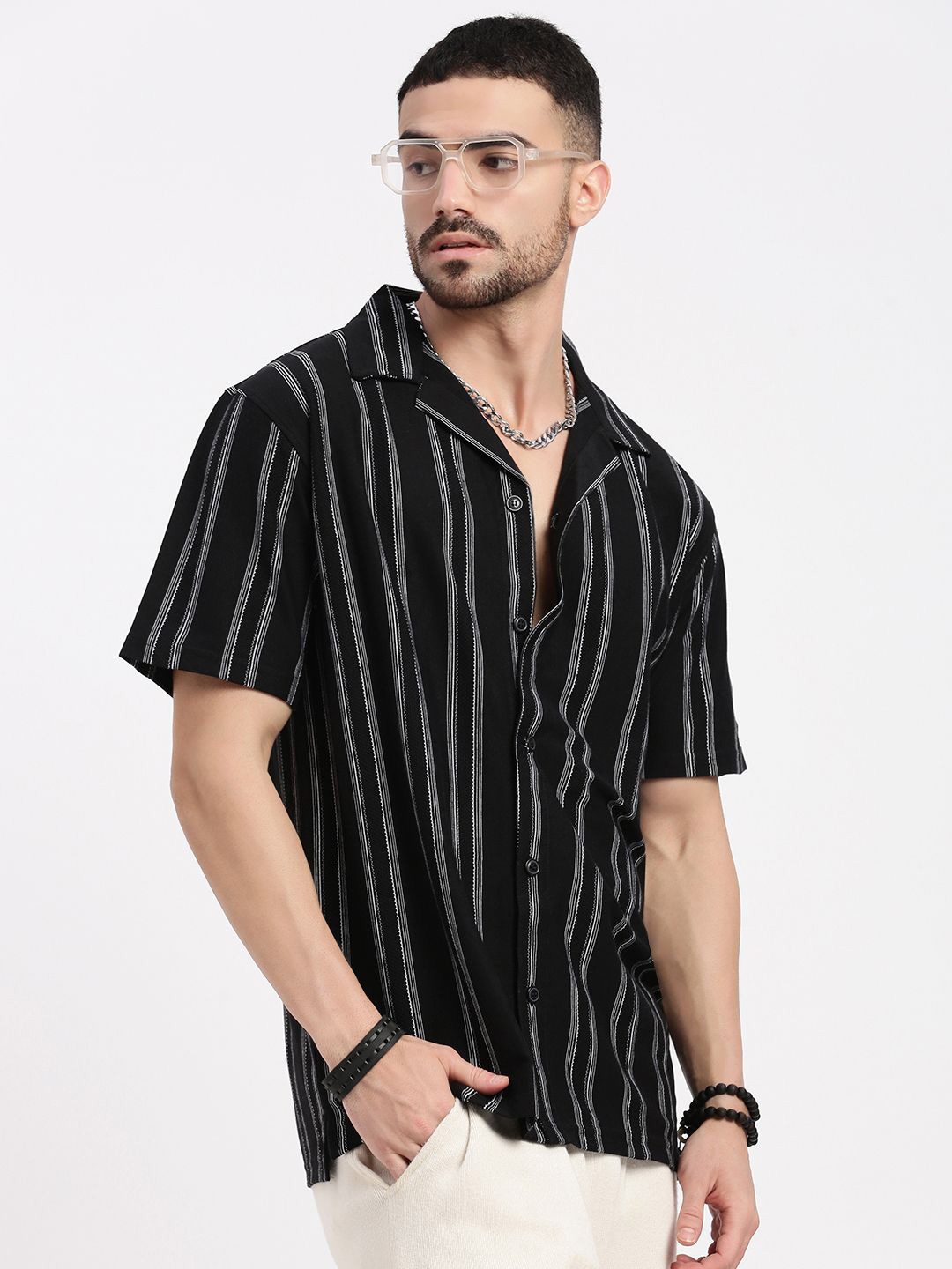 

SHOWOFF Men Standard Cuban Collar Vertical Striped Cotton Relaxed Fit Casual Shirt, Black