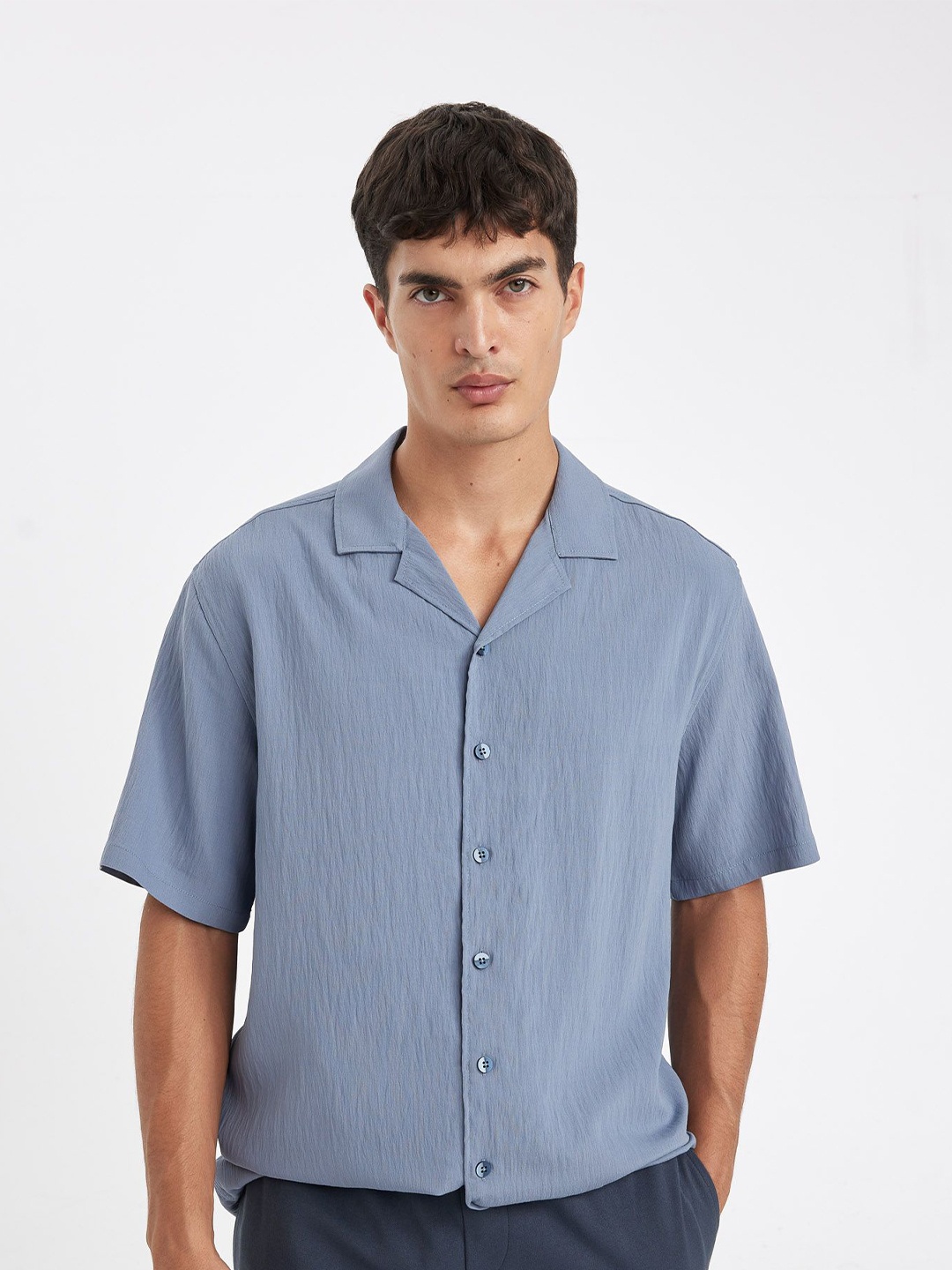 

DeFacto Men Cuban Collar Solid Casual Shirt, Blue