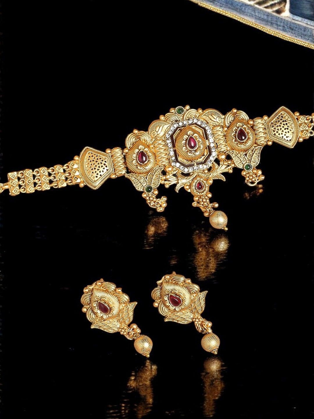 

OOMPH Stone Studded Antique Choker Jewellery Set, Gold