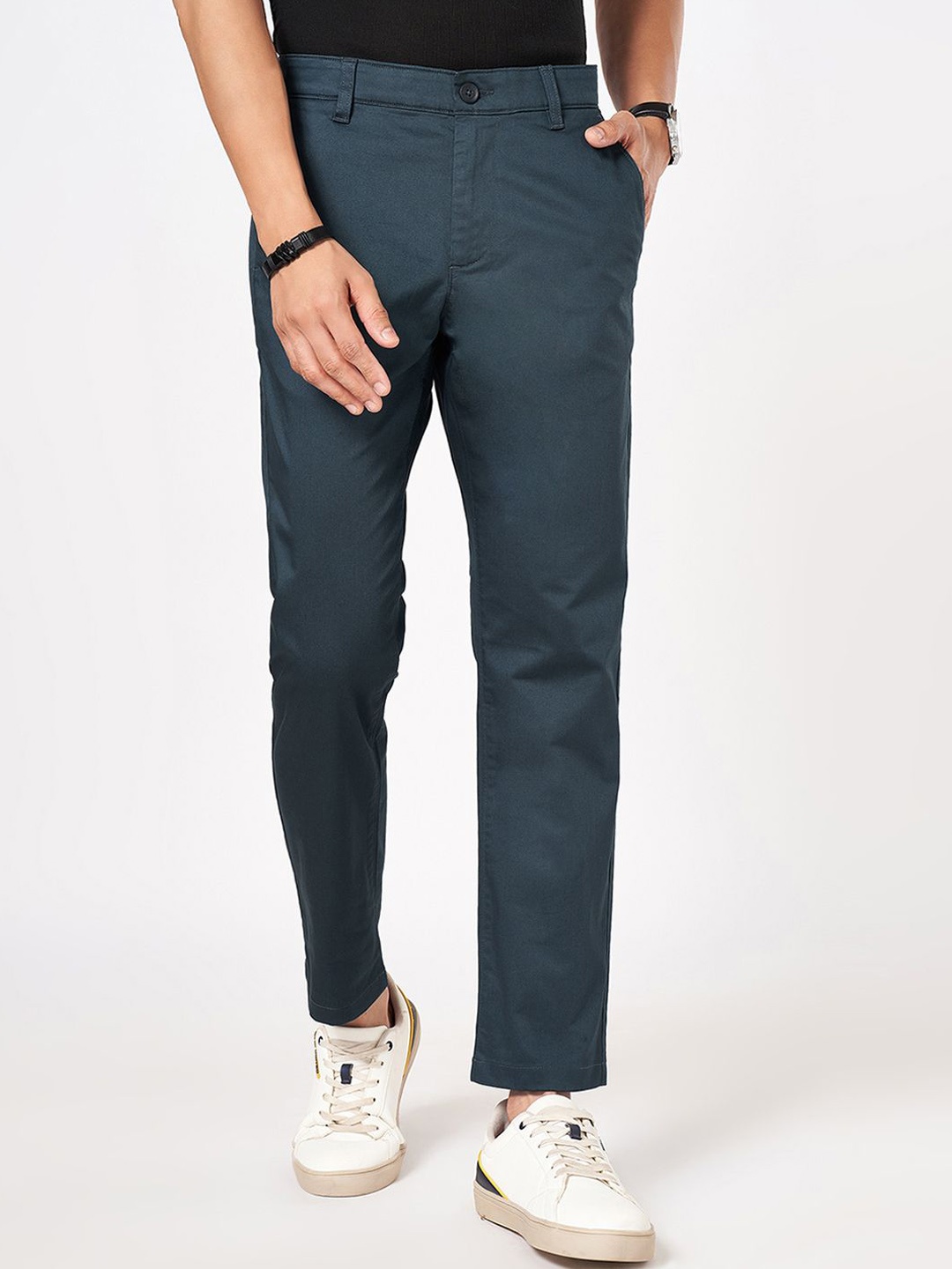 

BYFORD by Pantaloons Men Slim Fit Mid-Rise Solid RegularTrousers, Navy blue