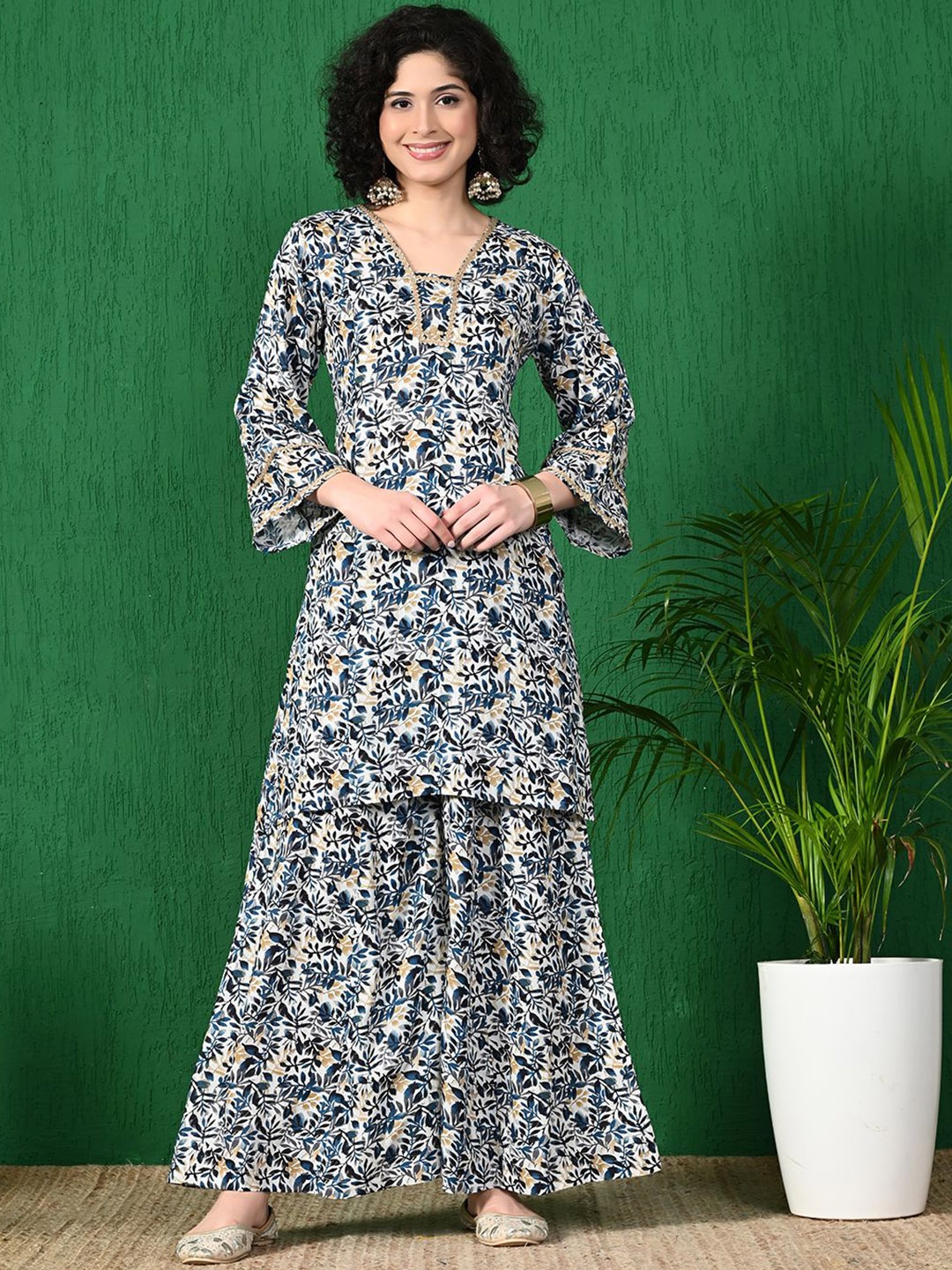 

Sangria Floral Printed Straight Kurta With Sharara Set, Blue