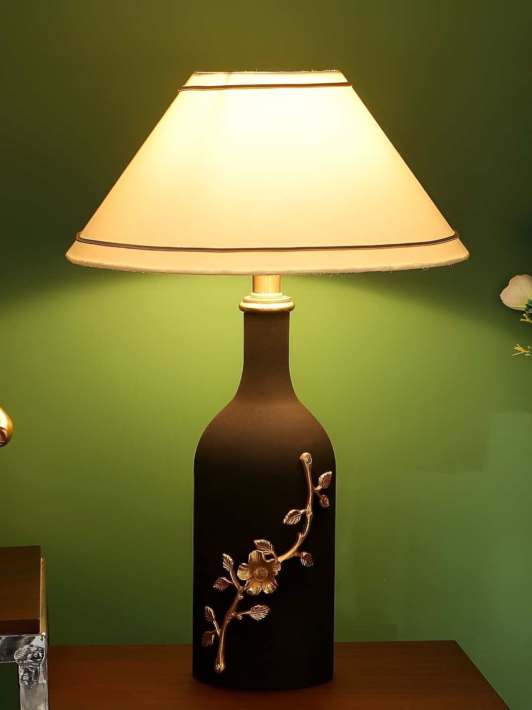 

pristine interiors White Metal Contemporary Cylindrical Shaped Table Lamp
