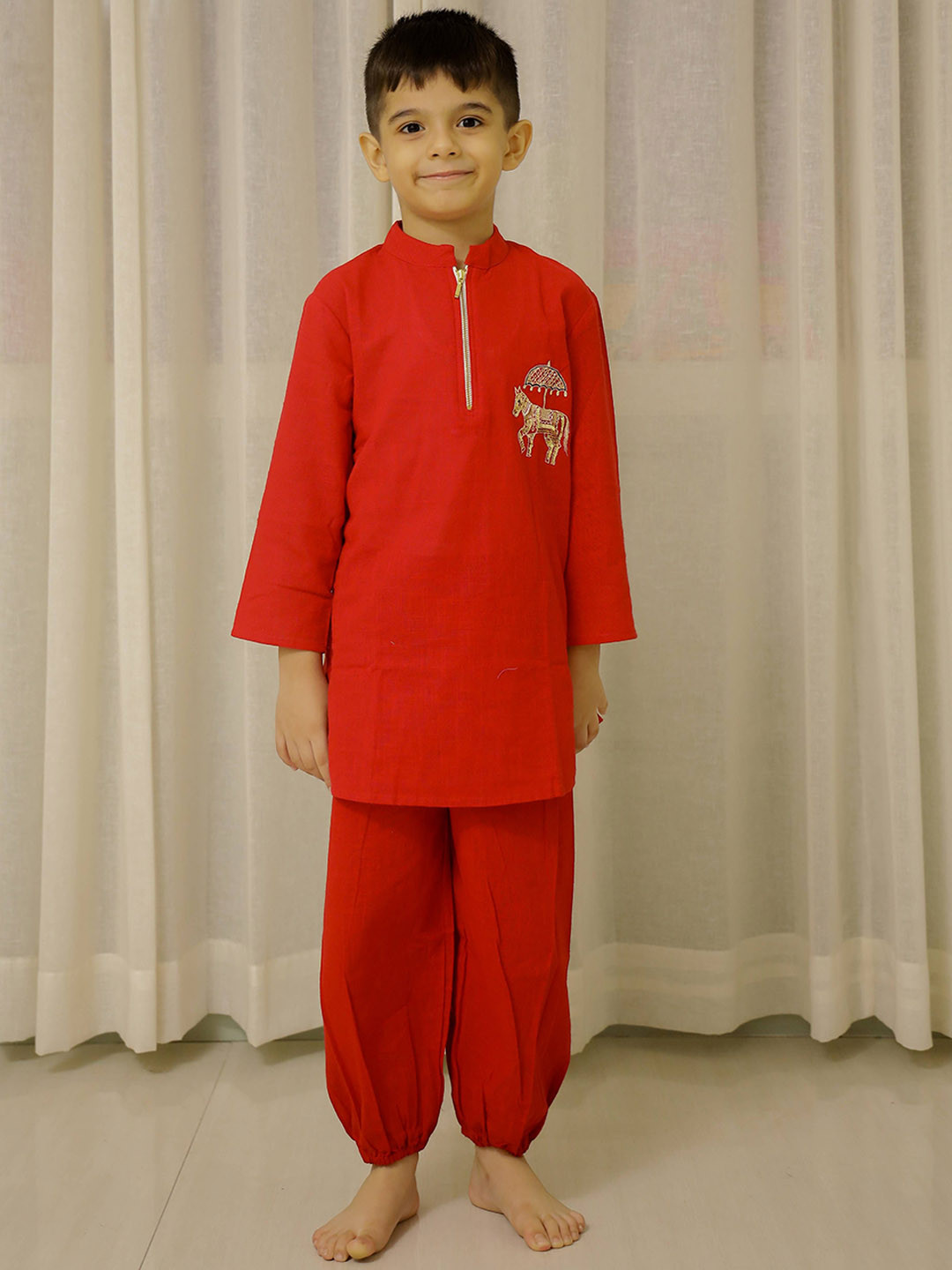 

Hoshi by A&T Boys Ethnic Motifs Embroidered Thread Work Pure Cotton Kurta With Pyjamas, Red