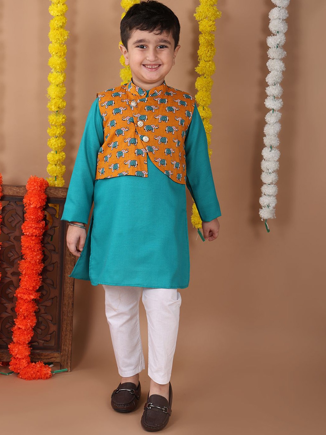 

Here&Now X Kinder Kids Boys Regular Pure Cotton Kurta with Trousers & jacket, Green