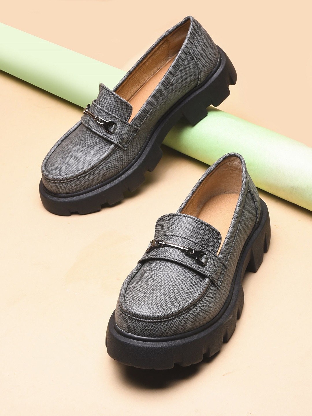 

Try Me Women Texture Slip-On Round Toe Loafers, Black