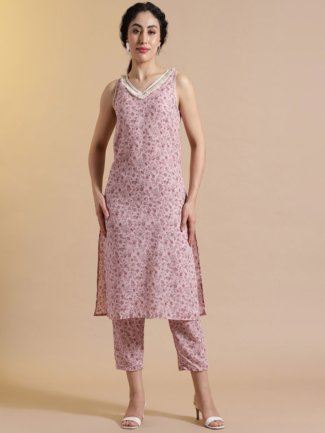 

STYLEBAAZI Women Floral Printed Regular Gotta Patti Pure Cotton Kurta with Trousers, Pink