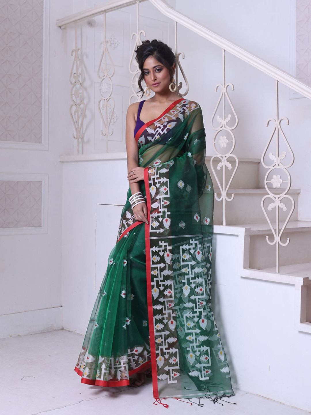 

Charukriti Women Ethnic Motifs Pure Silk Saree, Green