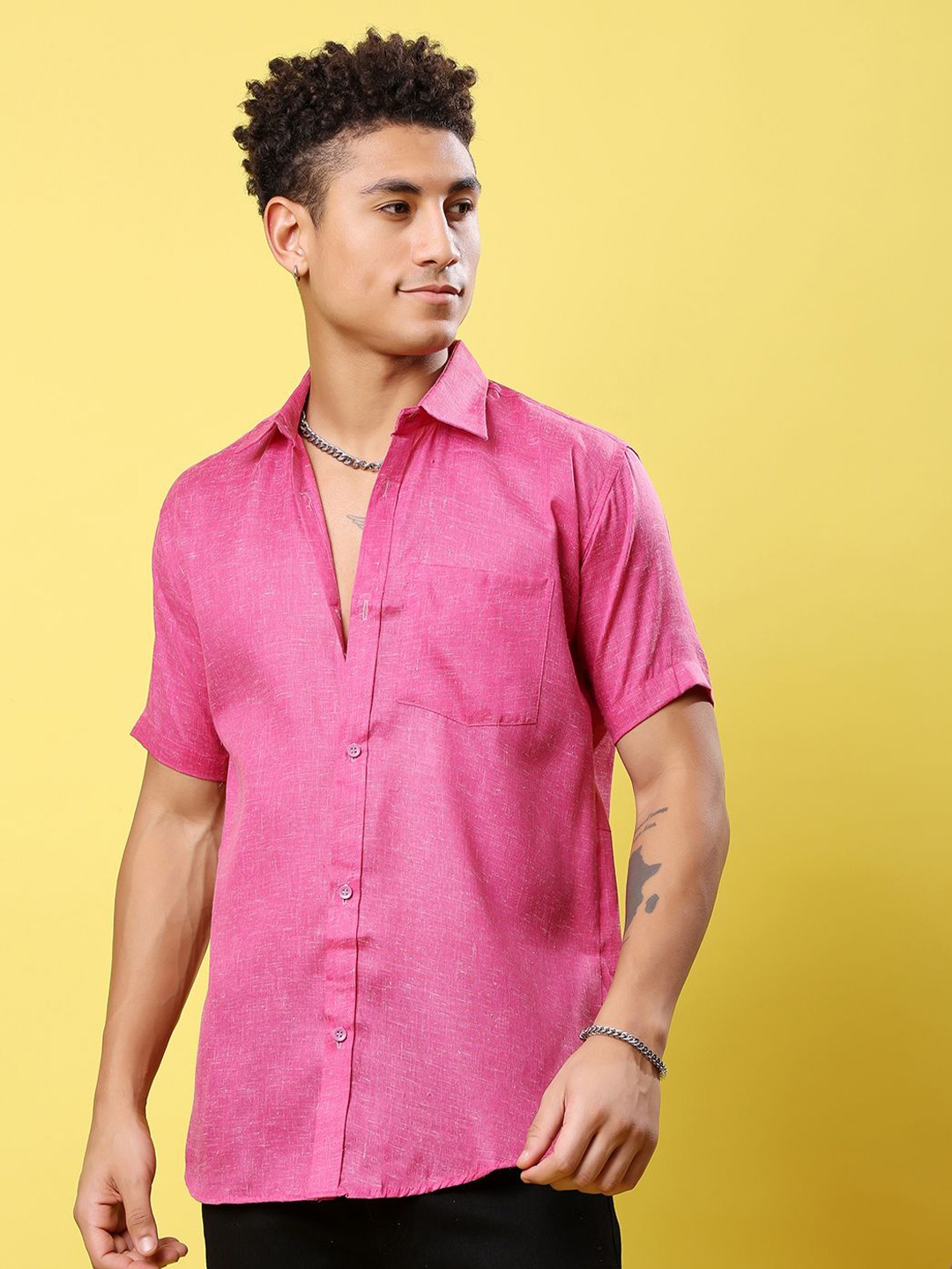 

KLOSET BY RIAG Men Classic Spread Collar Solid Cotton Casual Shirt, Magenta