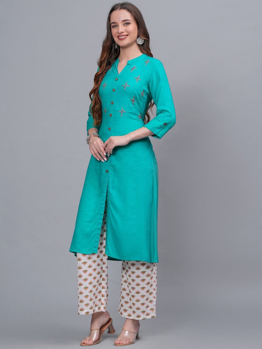 

MAUKA Women Embroidered Regular Kurta with Palazzos, Turquoise blue