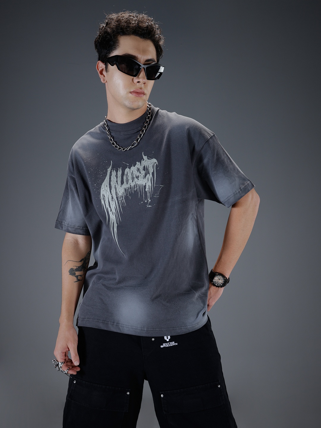 

SOKO STREET Printed & Faded Drop-Shoulder Sleeves Relaxed Fit T-shirt, Grey