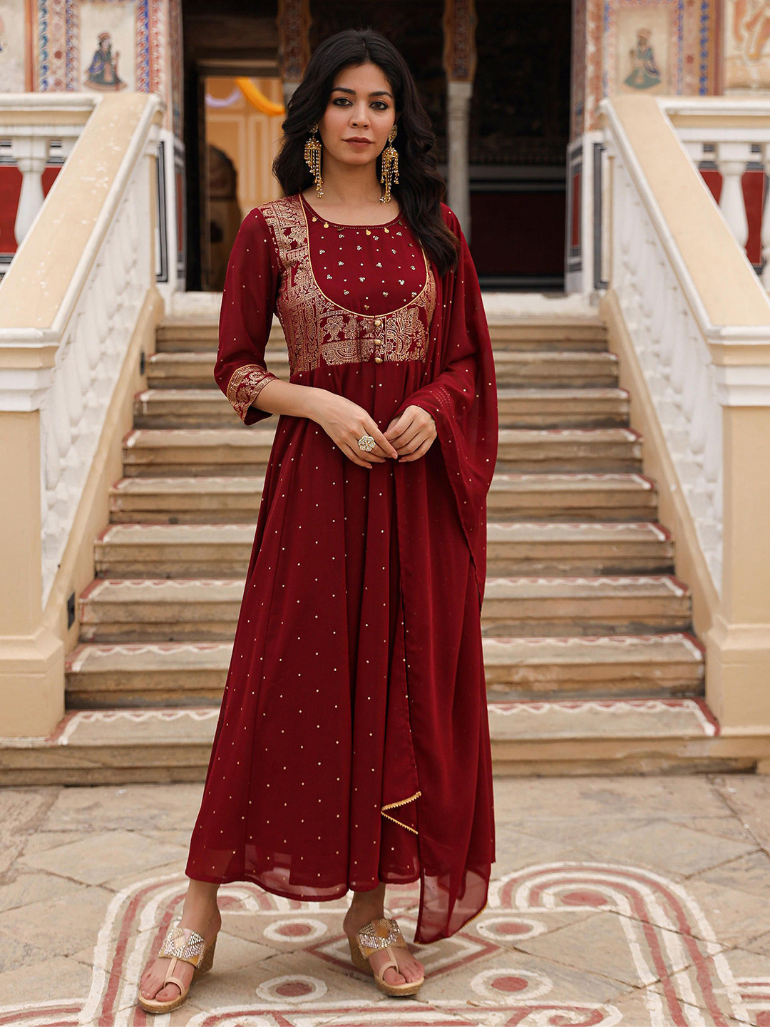 

Juniper Ethnic Motifs Printed A-Line Maxi Ethnic Dresses With Dupatta, Maroon