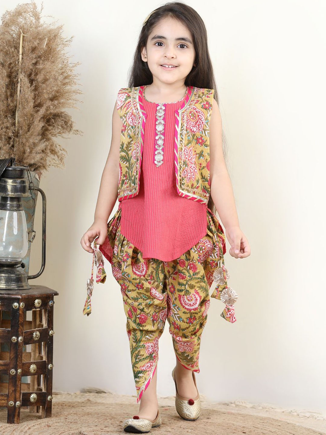 

Here&Now X Kinder Kids Girls Floral Printed Pure Cotton Straight Kurti with Dhoti Pants, Green