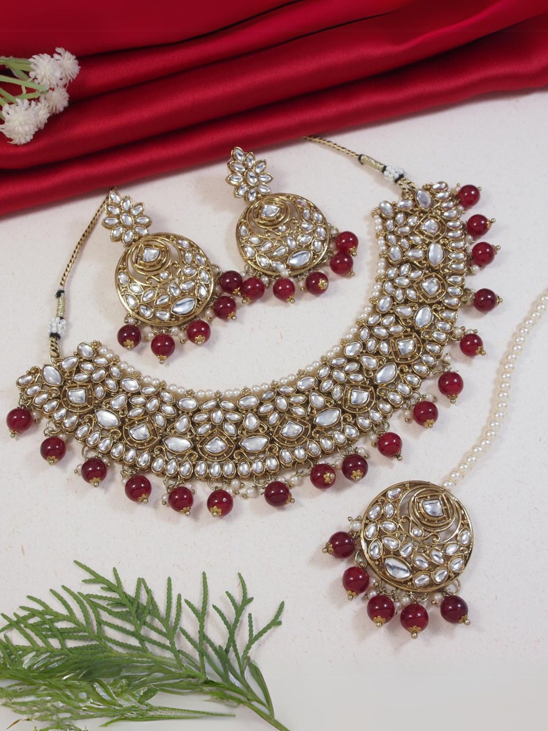 

I Jewels Gold Plated Kundan Studded & Pearls Beaded Jewellery Set
